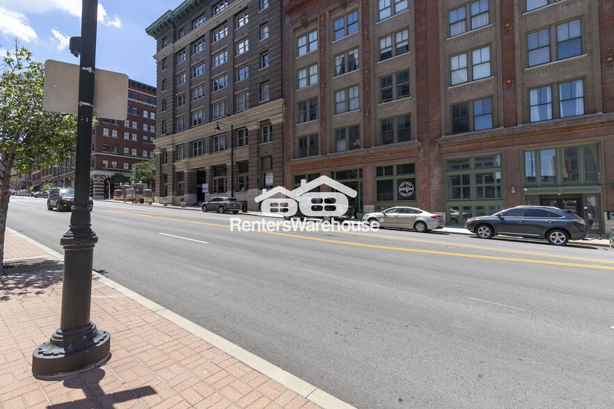 Building Photo - 700 Broadway Blvd