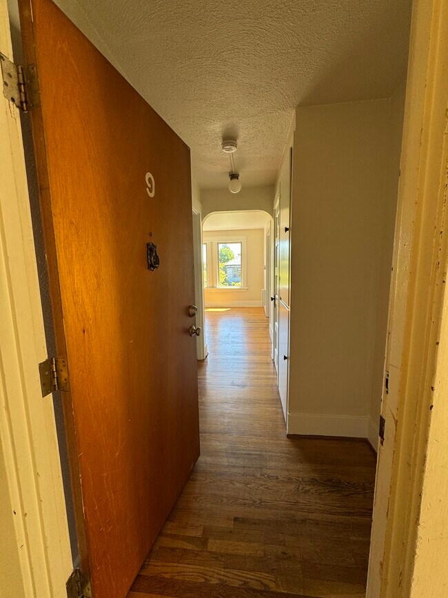 Building Photo - Stephens Properties 1301