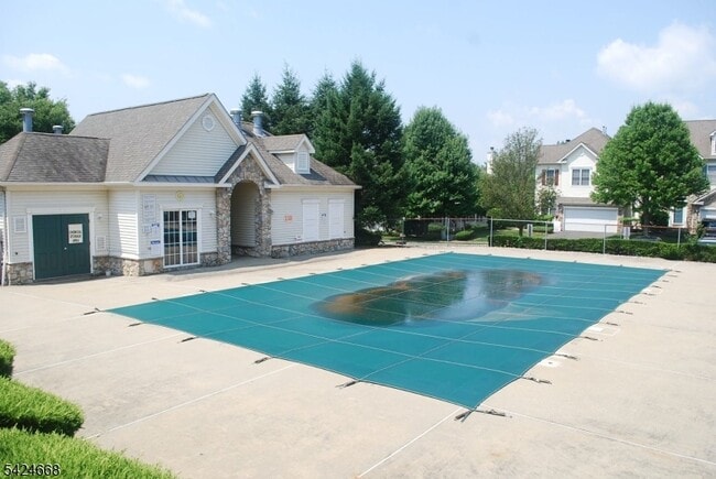 Building Photo - 18 Mountain View Dr