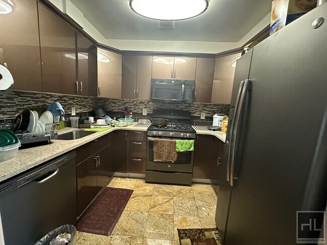 Building Photo - 65 PLACE