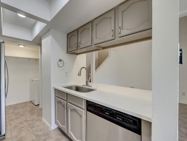 Building Photo - 1710 Cinnamon Path