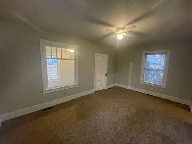 Building Photo - Adorable West Side Bungalow