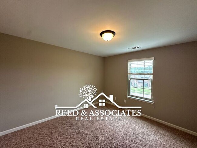 Building Photo - Luxurious Bartlett Home. ZONED Bartlett School Districts! DON'T MISS OUT!