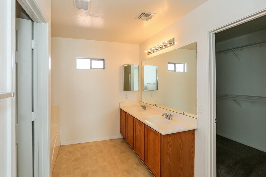 Building Photo - 9420 W Hubbell St