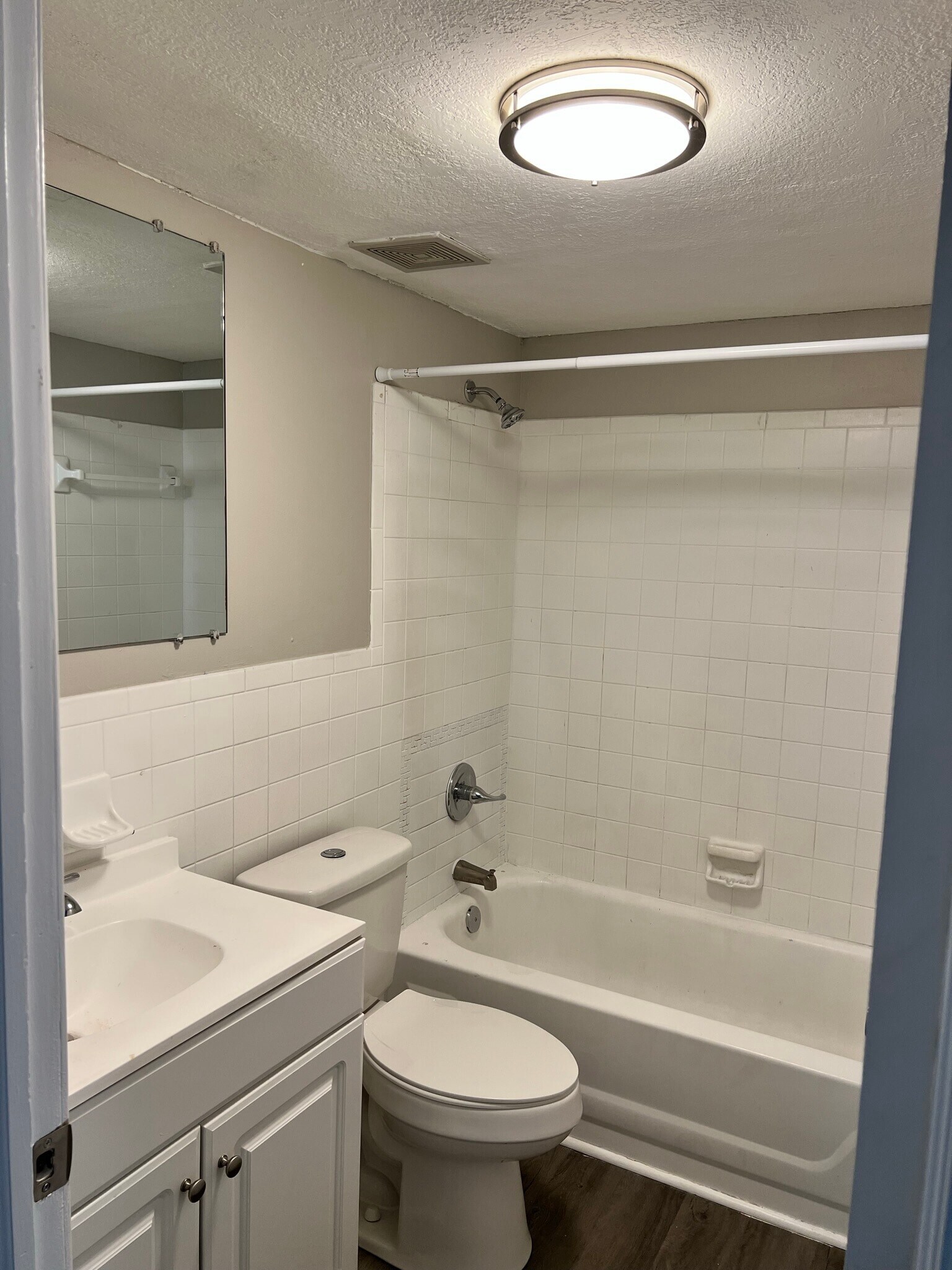 Building Photo - 2 Bed/1 Bath - Unit 106
