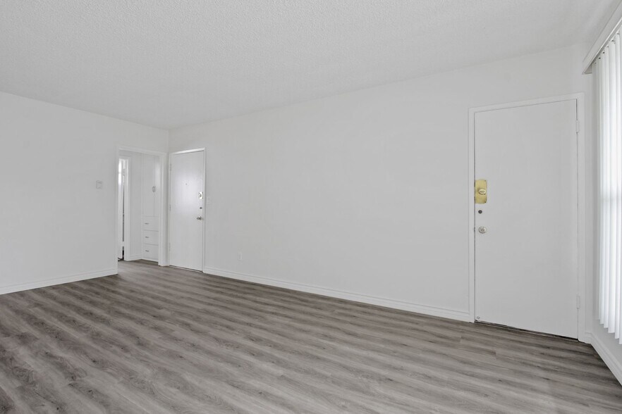 Building Photo - 402 Montana Ave