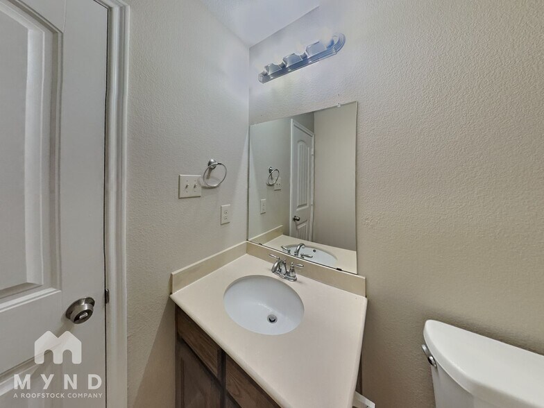 Building Photo - 1020 Hiddencreek Dr