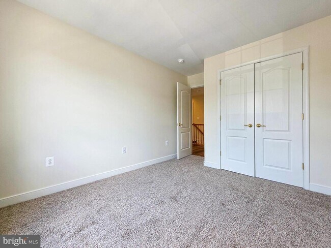 Building Photo - 3300 Broker Ln