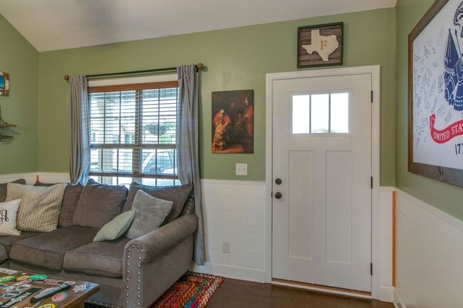 Building Photo - 115 Grassmire Dr