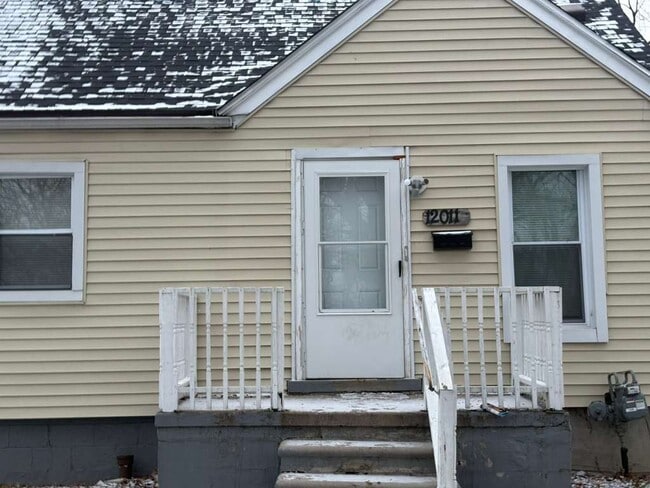 Building Photo - 12011 Evergreen Rd