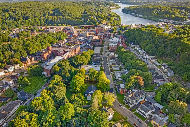 Building Photo - 161 Broadway