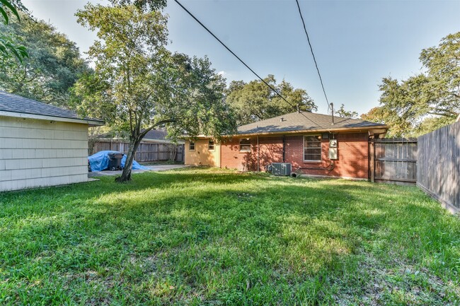 Building Photo - 5231 Willowbend Blvd