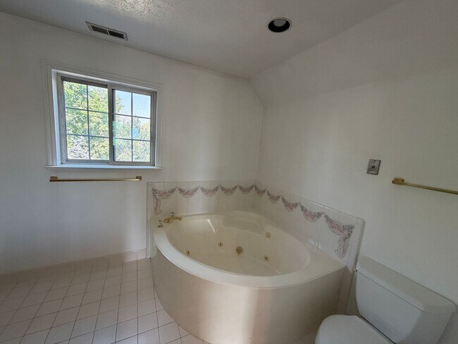 Building Photo - 479 S Palisade Dr