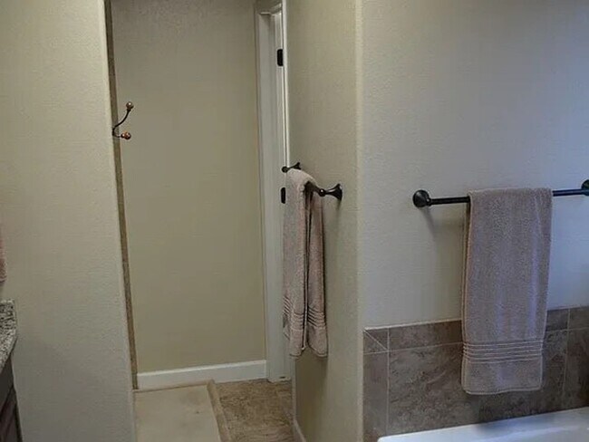 Building Photo - Beautiful 4 Bedroom Home in Desirable Springs Ranch Area!