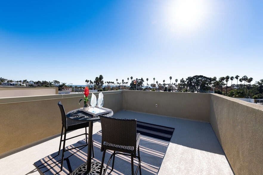 Building Photo - 2662 Doheny Way