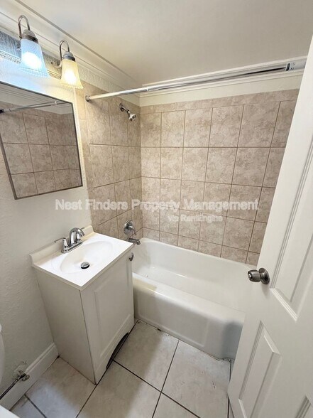 Building Photo - 311 Ashley St W
