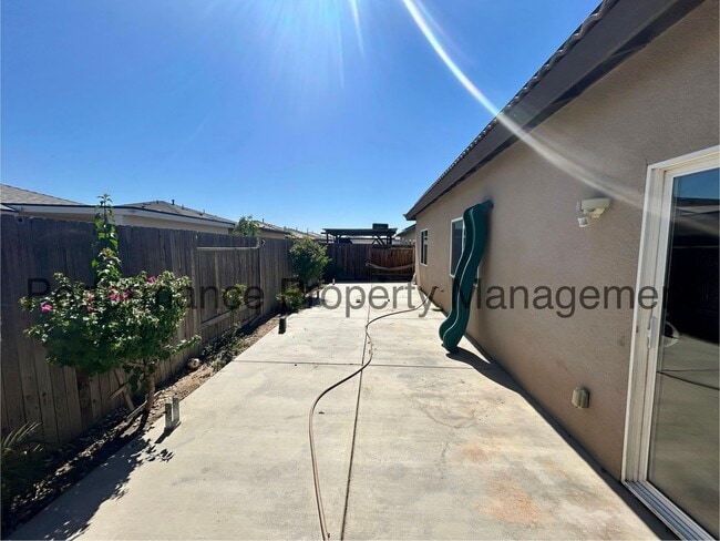 Building Photo - Stunning 3 Bed/2 Bath S Bakersfield Home w...