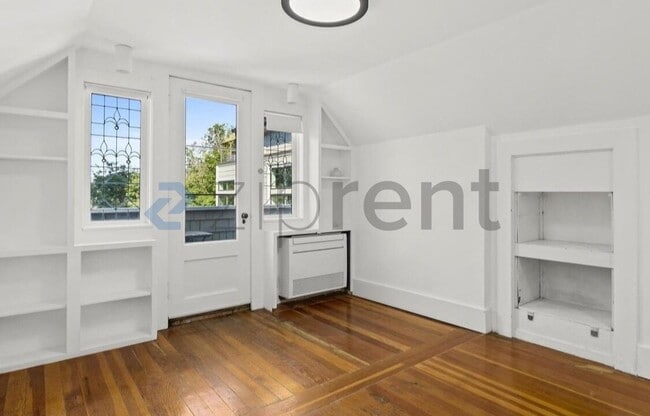 Building Photo - 2038 8th Ave N