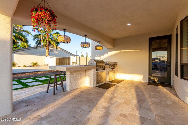 Building Photo - 2506 S 186th Dr