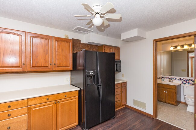 Building Photo - 3084 Parkwild Dr