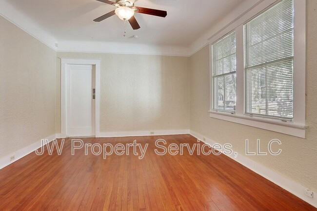 Building Photo - 128 Lake Ave
