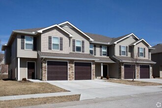 Building Photo - Holiday Savings $1000 Rent Credit at Serrano Townhomes!