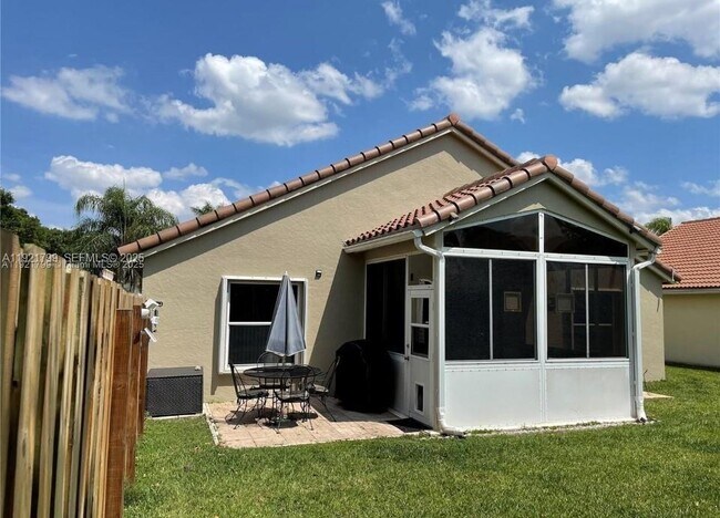 Building Photo - 1972 Oak Berry Cir