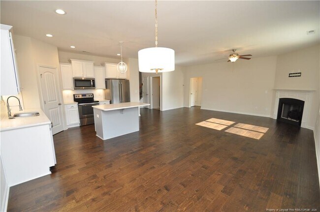 Building Photo - 84 Fairview St