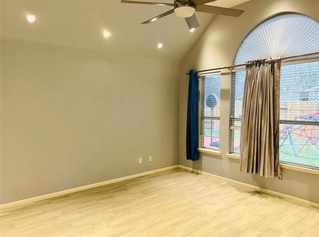 Building Photo - 9539 Still Cove Ln