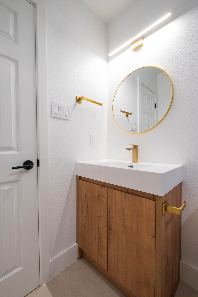 Building Photo - 1011 Bodgers Dr