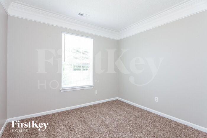 Building Photo - 2422 Fairstone Ave