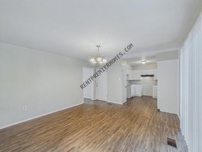 Building Photo - 202 S Claremont Ave