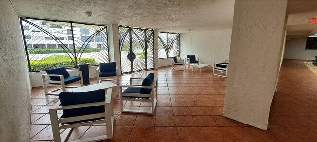Building Photo - 2565 S Ocean Blvd