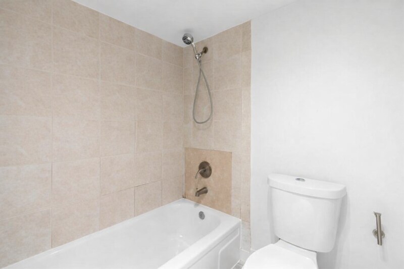 Building Photo - 500 Oaks Ln