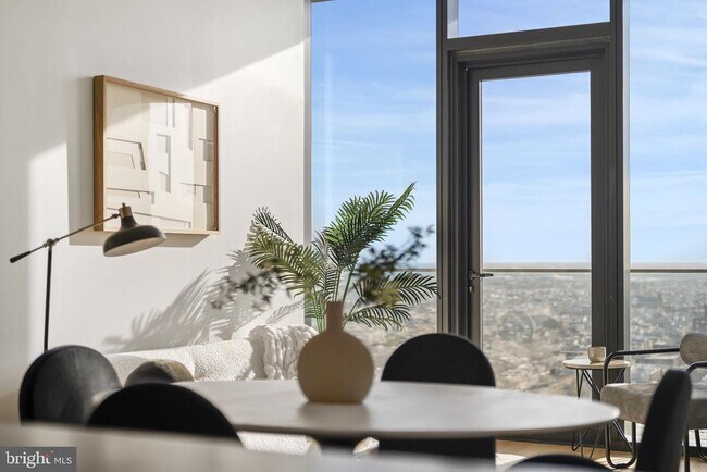 Building Photo - 210 S 12th St