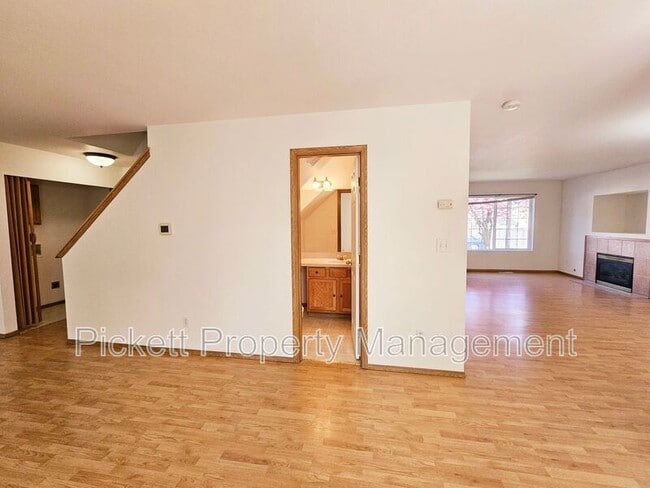 Building Photo - 5715 Gateway Ln NE