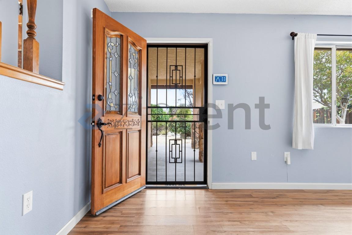 Building Photo - Unit