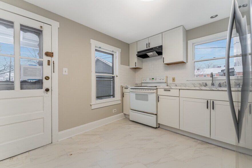 Building Photo - 22 Park Ave