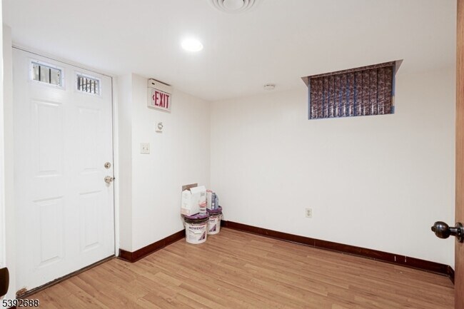 Building Photo - 76 Mt Kemble Ave