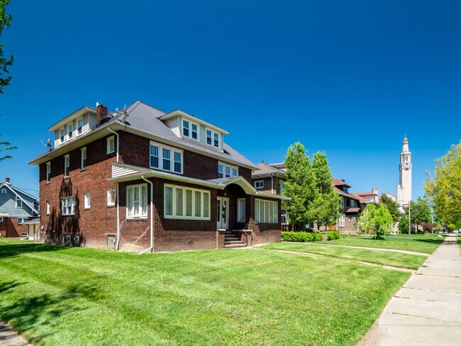 Building Photo - 3222 West Blvd