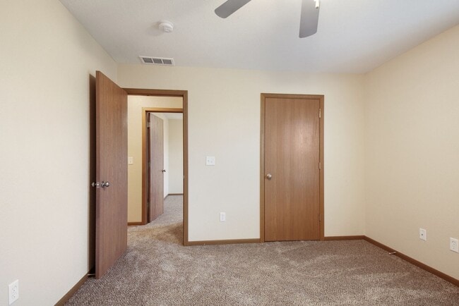 Building Photo - 3 bdrm 2 bath - Grain Valley