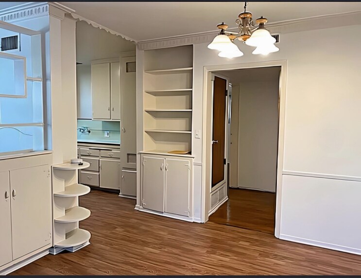 Building Photo - 6125 Cashio St