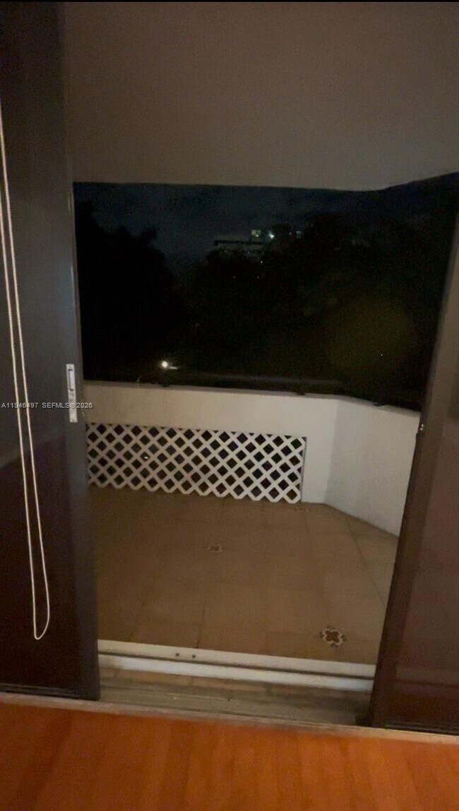 Building Photo - 911 E Ponce De Leon Blvd