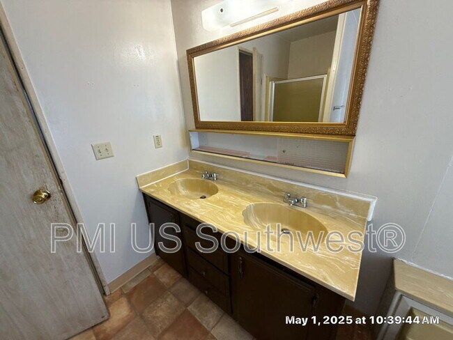 Building Photo - 818 Church St