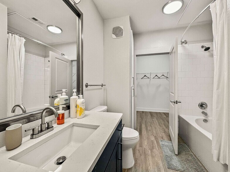 Building Photo - 2901 Indiana St