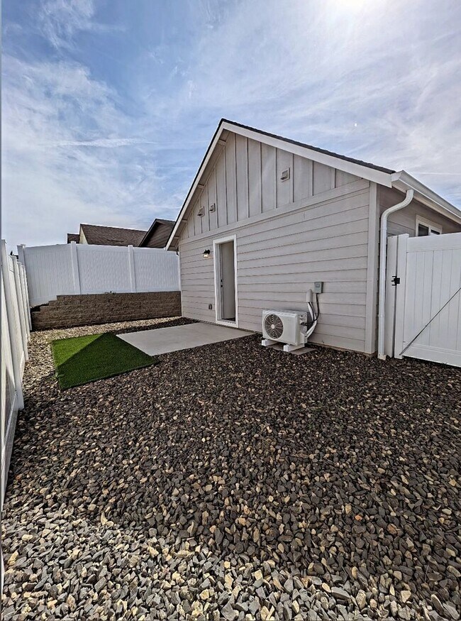 Building Photo - New Single Level Home in New SunRidge Community