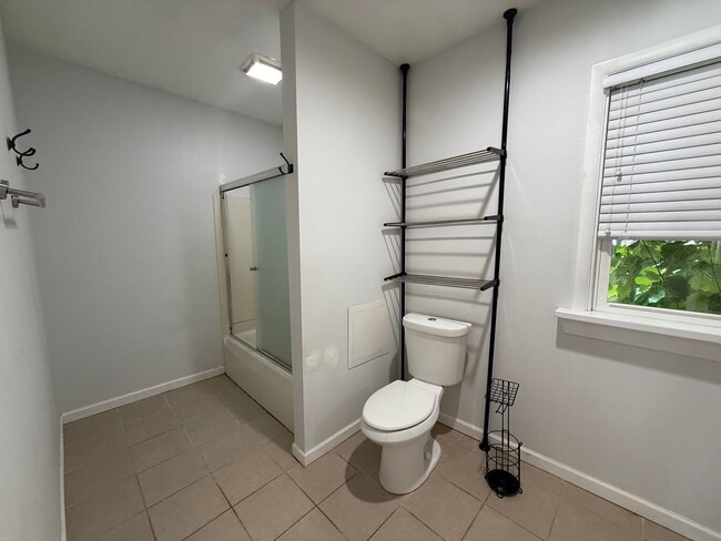 Building Photo - Charming 3 Bedroom, 1 Bath Home in the Swa...