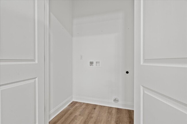 Building Photo - 2804 1/2 Alligator Rd