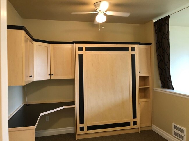 Building Photo - Fairhaven Harris Square Studio Condo For Rent in Historic Fairhaven