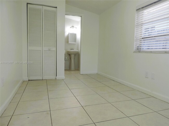 Building Photo - 3134 SW 25th Ter